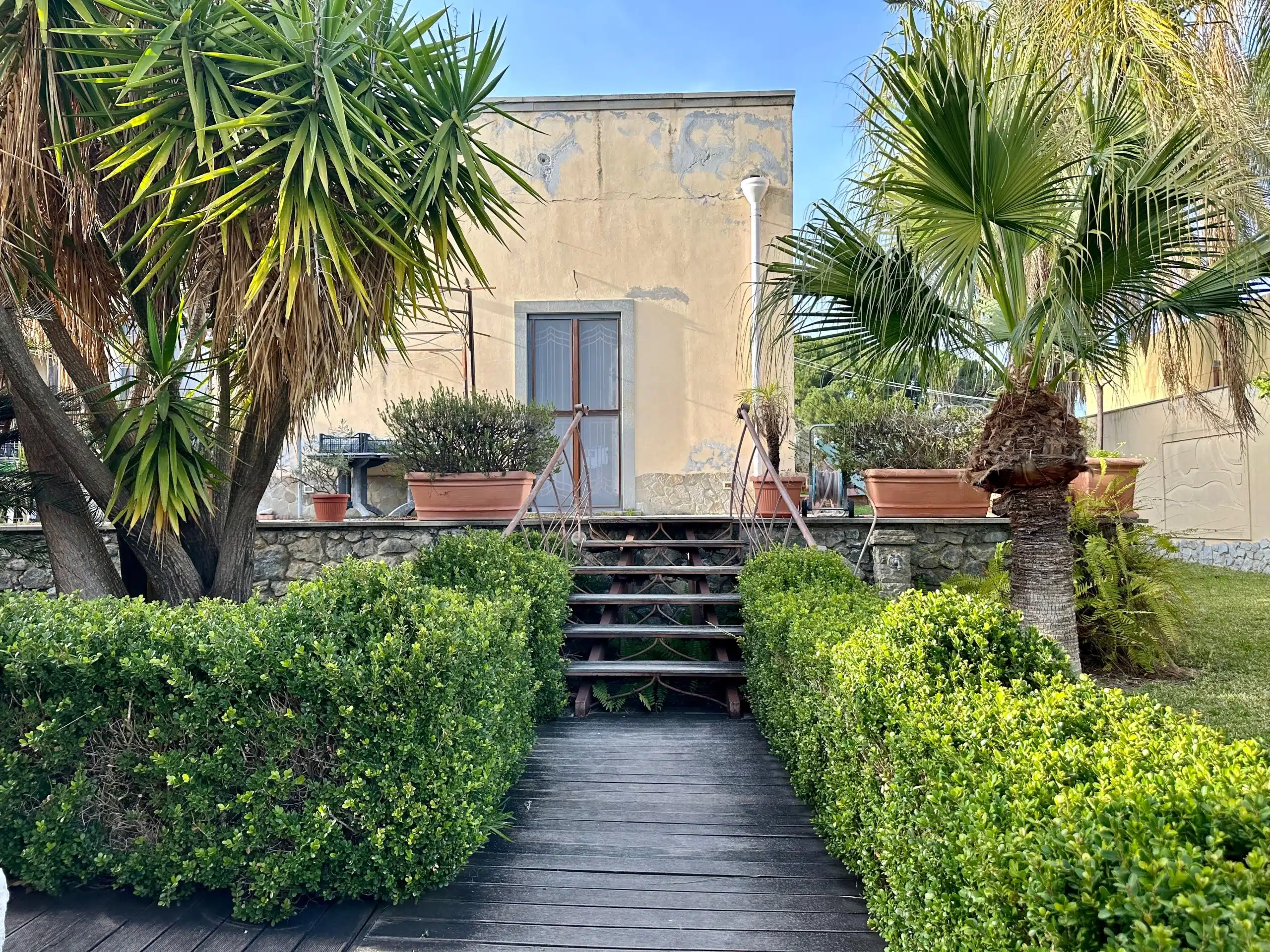 bcc4cf24-5459-4e54-9787-9ca402980990-scaled