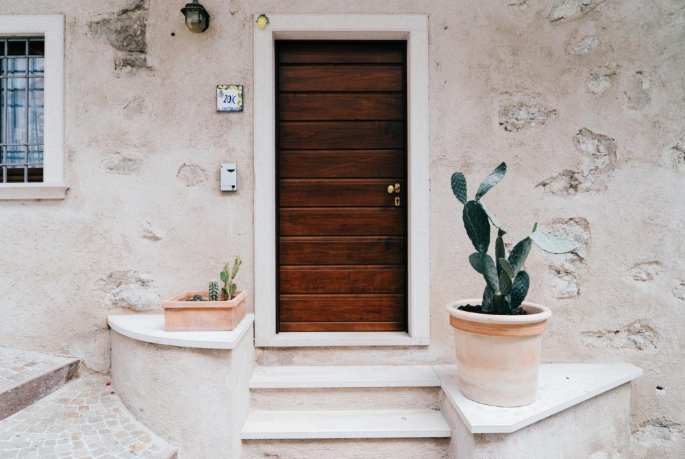 Acquistare una villa di lusso a Marinello è un percorso che unisce sogno e strategia, tra panorami unici, materiali premium e design esclusivo